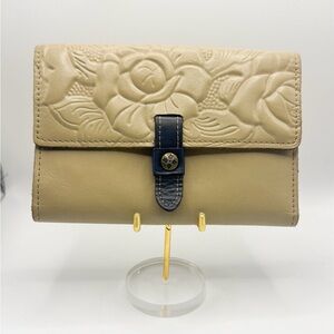 Patricia Nash large organizer/wallet